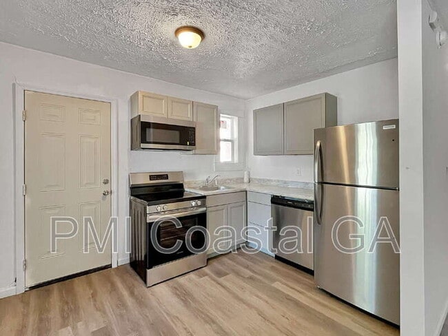 Building Photo - 1123 E 53rd St