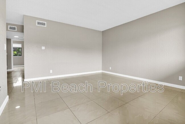 Building Photo - 700 Nottingham Cir