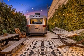 Building Photo - 528 Victoria Ave