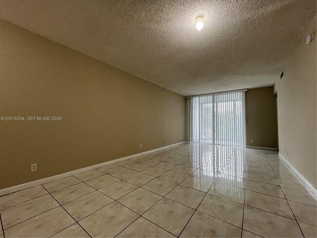 Foto del edificio - 212 Lake Pointe Dr