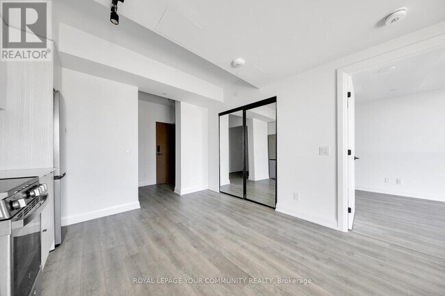 Photo du bâtiment - 2369 Danforth Ave