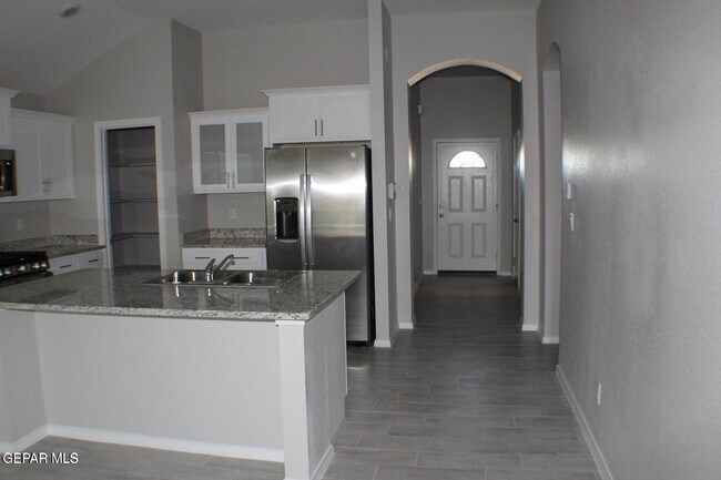 Building Photo - 1014 Rebeca Wy