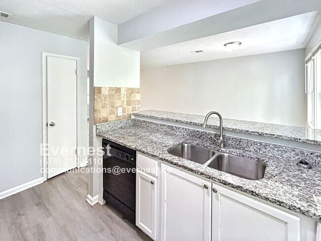 Building Photo - 416 Plainville Dr SW