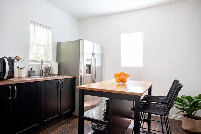 Foto del edificio - 1506 Kenwood Ave