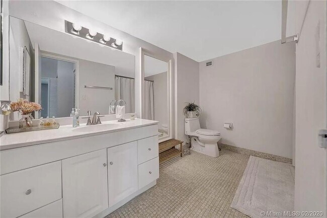 Foto del edificio - 7928 West Dr
