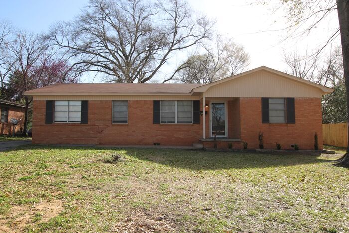 Primary Photo - Available Now! Newly Remodeled 3 Bed 2 Bat...