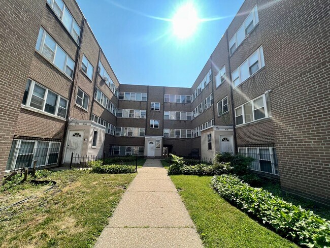 Foto del edificio - 6021 N Fairfield Ave