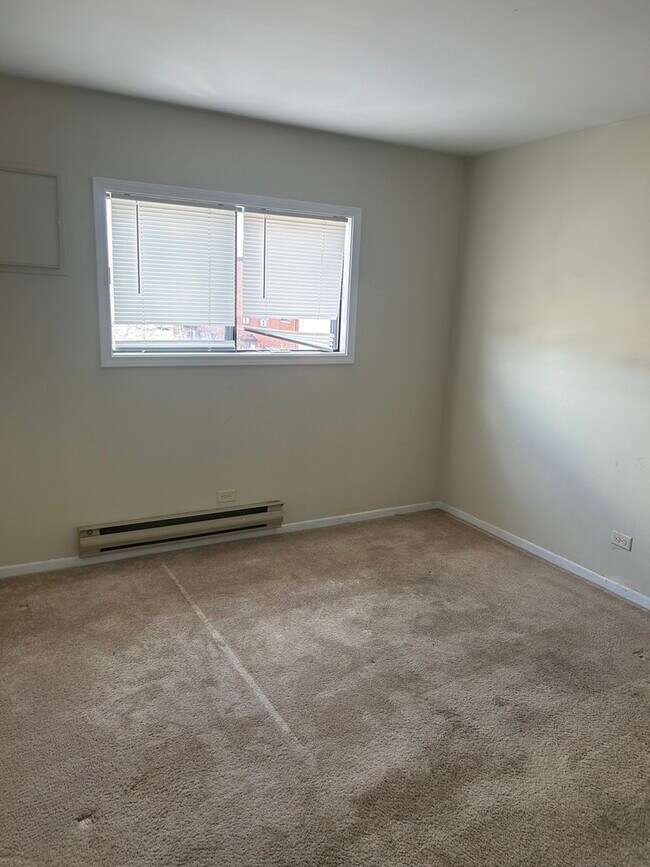 Foto del edificio - 330 Shorewood Dr