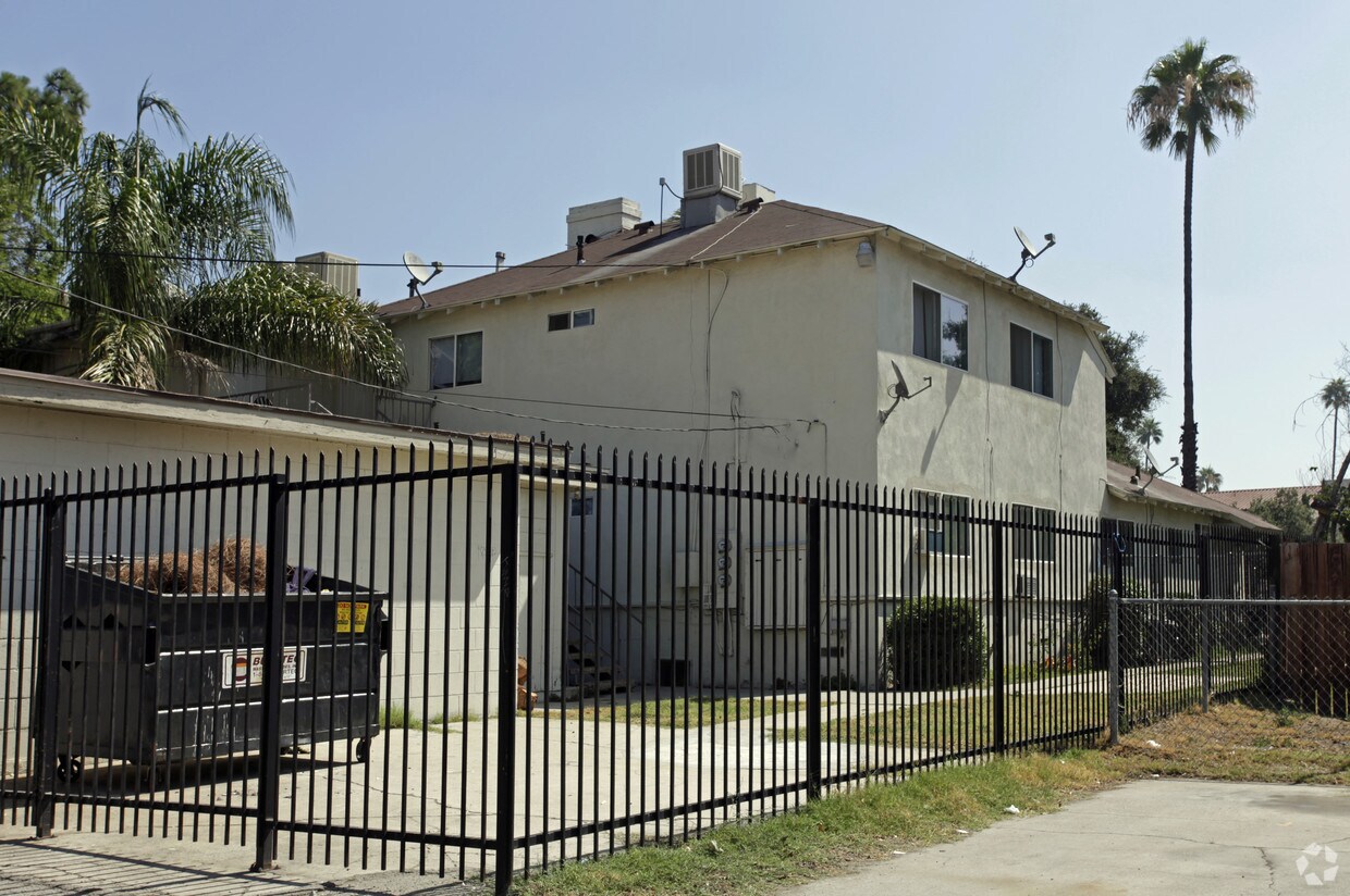 Building Photo - 8650 Nuevo Ave