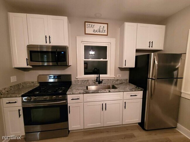 Building Photo - 2 br, 1 bath House - 755 E Benton St