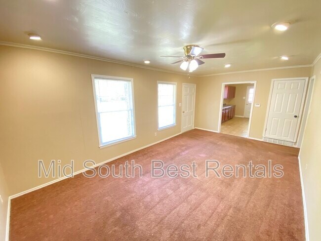 Building Photo - 3470 Suzanne Dr