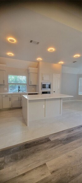 Building Photo - 2909 Madison Ct