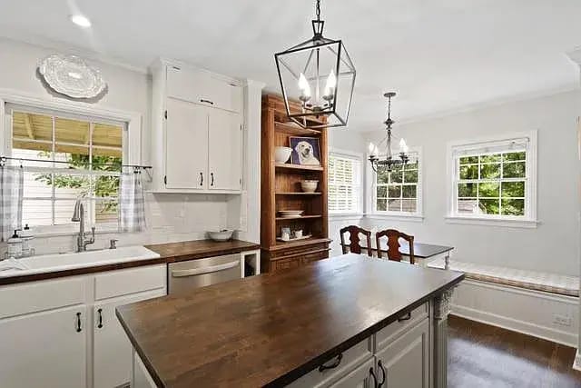 Building Photo - 707 Burke Rd NE