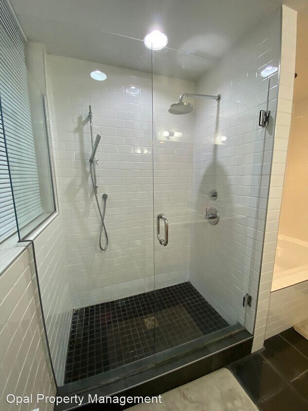 Primary Photo - 3 br, 2.5 bath House - 939 MLK Jr Way S un...