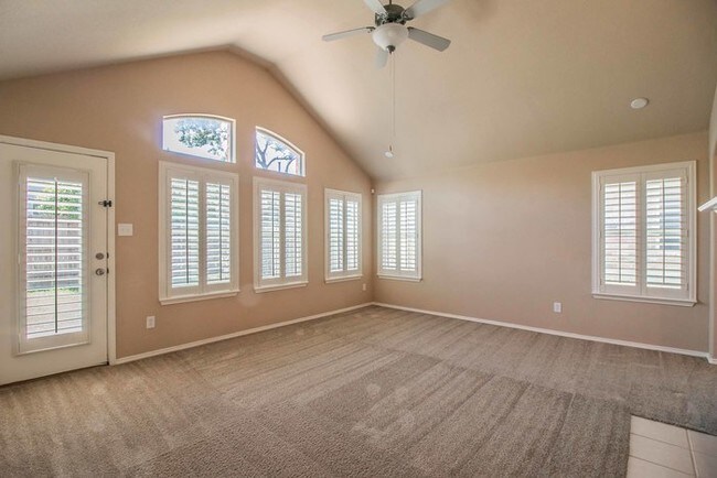Foto del edificio - Gorgeous 3/2/2 plus office in Creekwood!