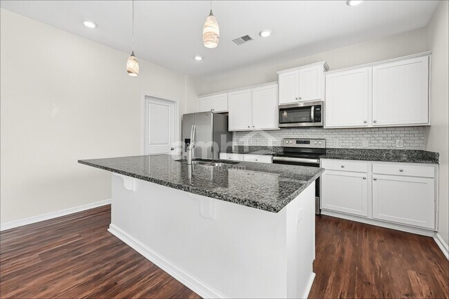 Building Photo - 203 Bushwood Dr