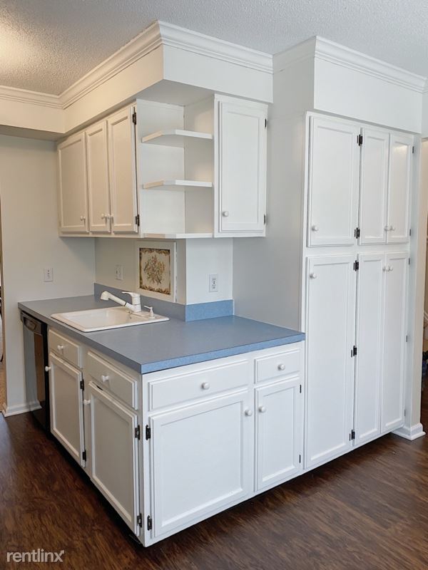 Building Photo - 3 br, 1.5 bath Condo - 111 Queens Road