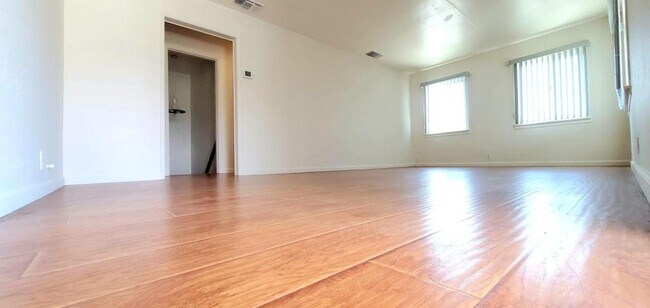Foto del edificio - 8422 Wells St