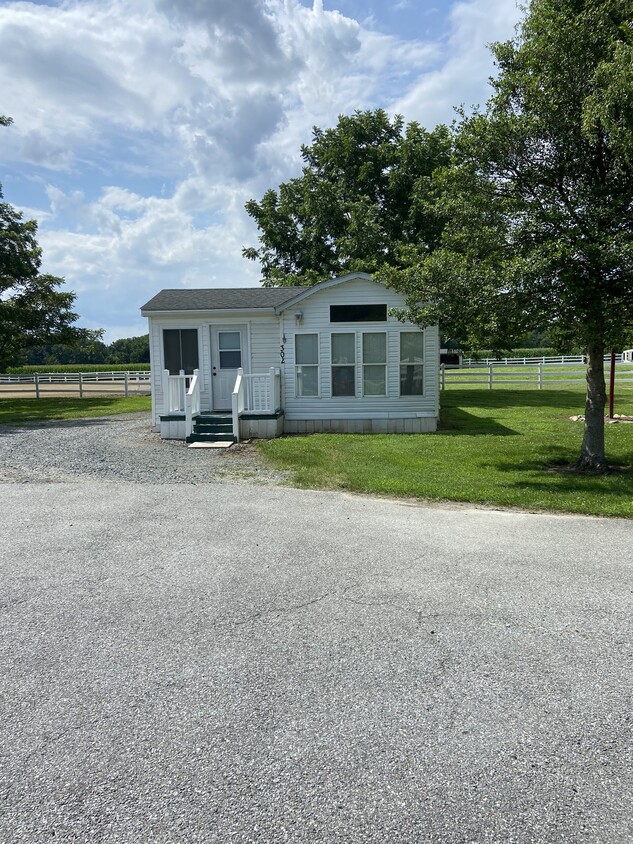 Primary Photo - 302 Saw Mill Branch Rd