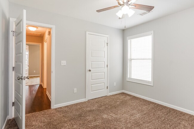 Building Photo - 16386 Pottery Lane