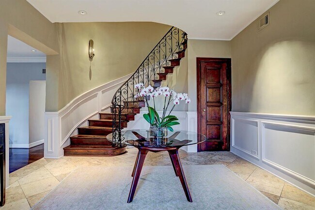 Foto del edificio - 2421 Brentwood Dr