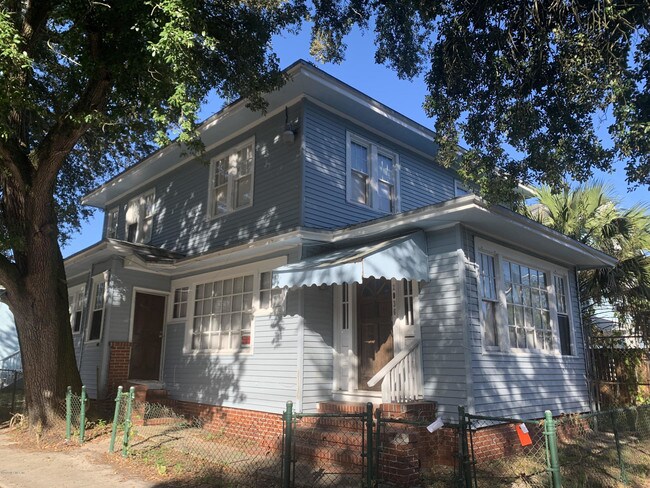 Building Photo - 2036 Moncrief Rd