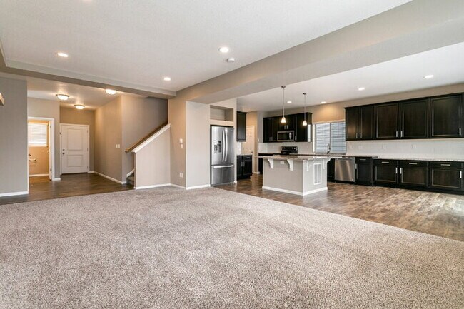 Foto del edificio - Spacious Banning Lewis Home with Finished ...
