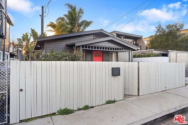 Foto del edificio - 2009 Dell Ave