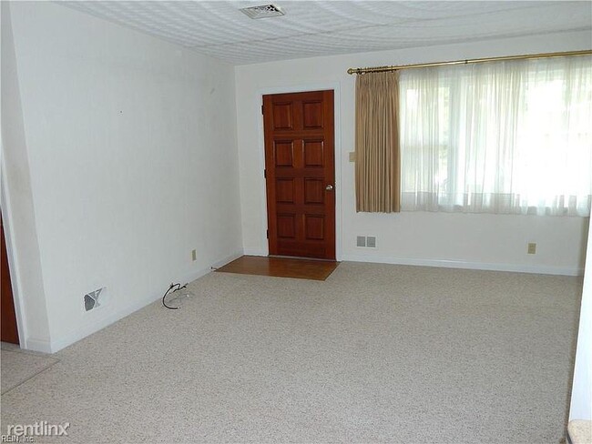 Building Photo - 3 br, 1.5 bath House - 6312 Eastport Rd