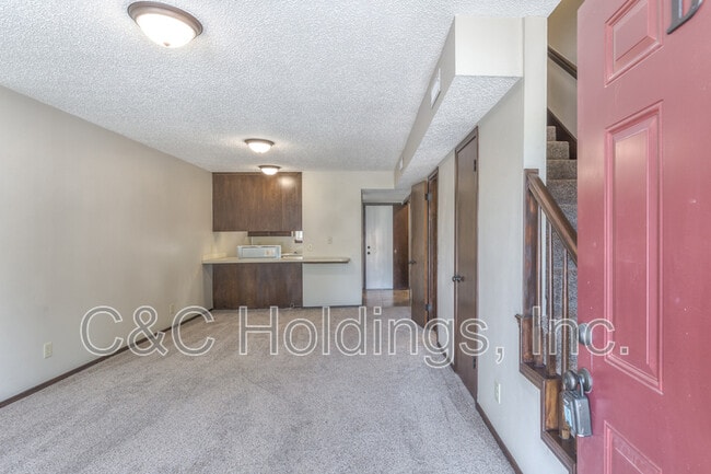 Building Photo - 644 B Earthside Drive