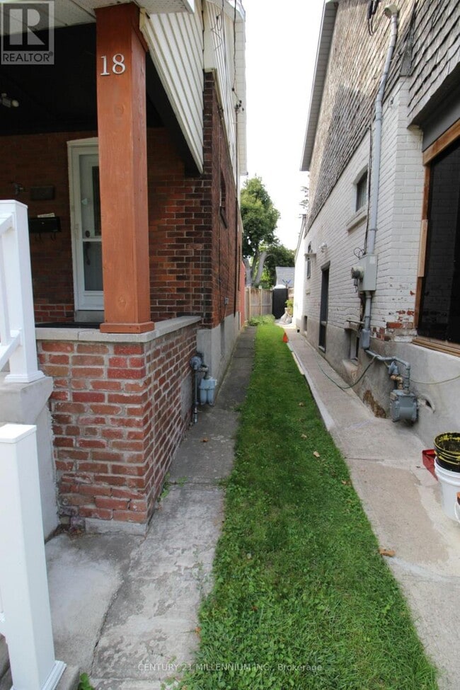 Building Photo - 18 Glenvalley Dr