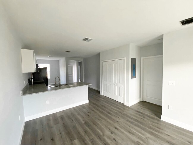 Building Photo - BRAND NEW Construction, 3 bed / 2 bath Ren...