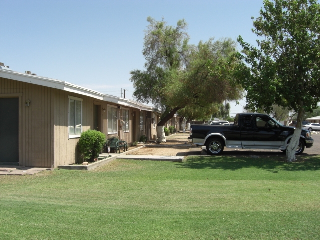 Building Photo - Welcome to Desert Green!