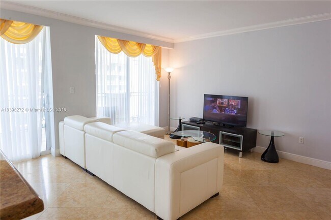 Foto del edificio - 17555 Atlantic Blvd