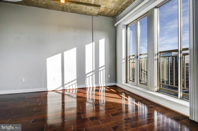 Foto del edificio - 301 Massachusetts Ave NW