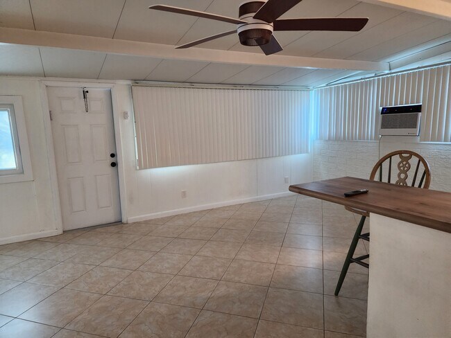 Foto del edificio - 465 SW 59th Ave