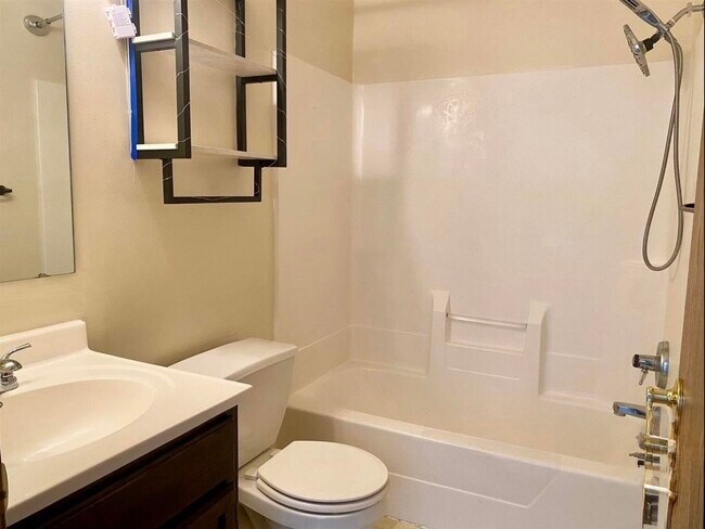 Foto del edificio - 4855 S Lost St