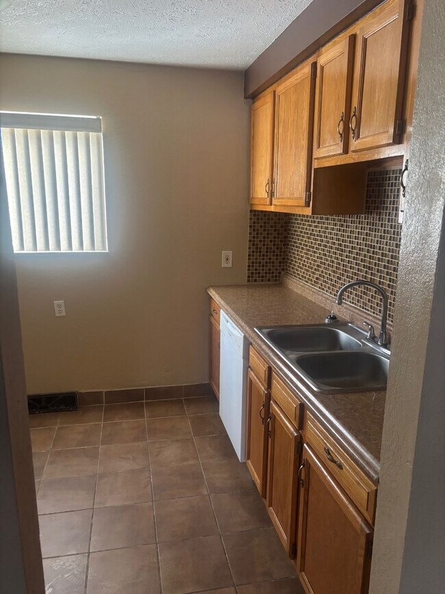 Foto del edificio - Charming 2-Bedroom Property in Prime Location