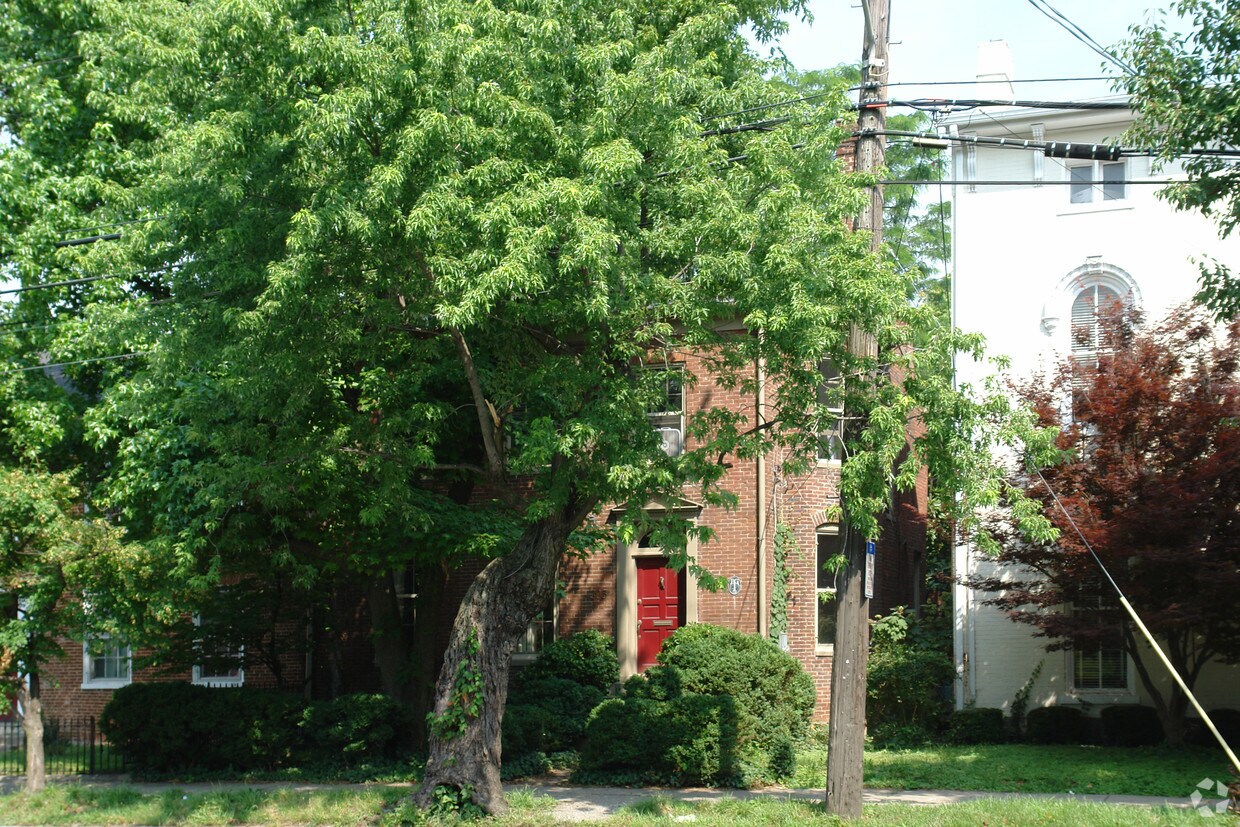 Building Photo - 305 N Broadway