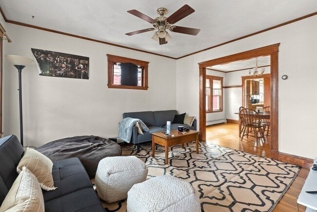 Foto del edificio - 51 Sargent Ave