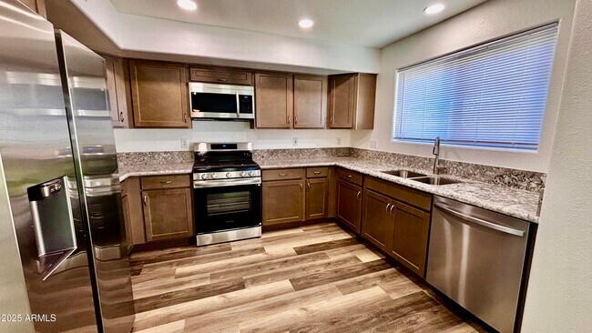 Foto del edificio - 12934 W Holly St