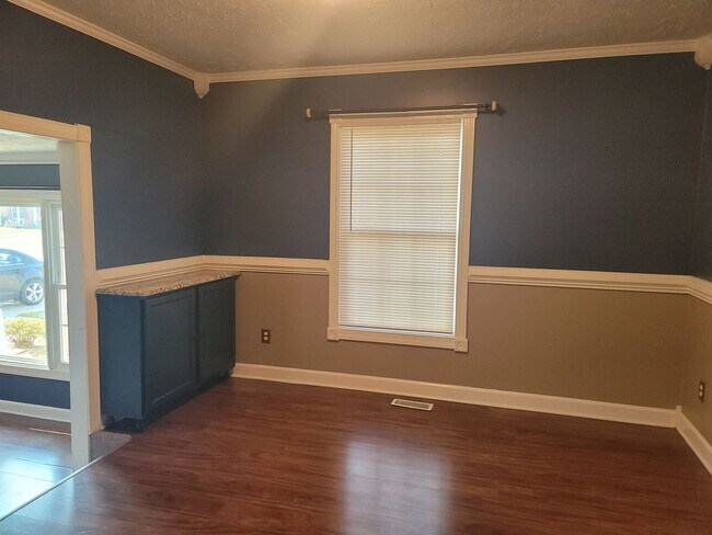 Foto del edificio - New to the Rental Market!  3 Bdrm/ 2.5 Bath Tri-Level Home! Located in Quiet Neighborhood!
