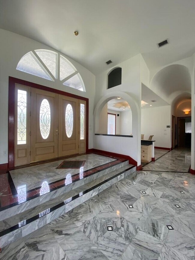 Foto del edificio - Spacious 3/2 with In-Law Suite