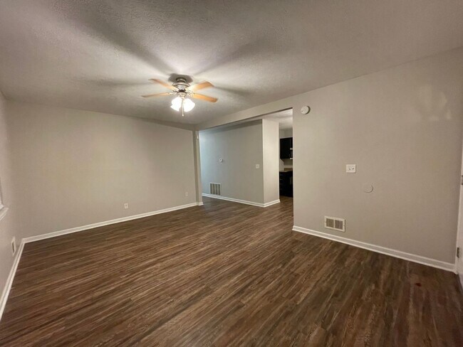 Foto del edificio - Bright all-brick Bungalow on Quiet Street-...