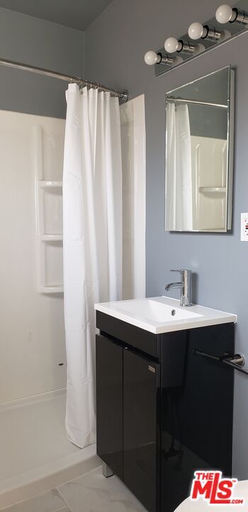 Foto del edificio - 136 W 99th St