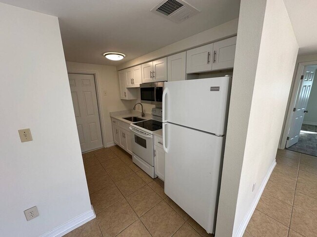 Foto del edificio - 443 90th Ave N