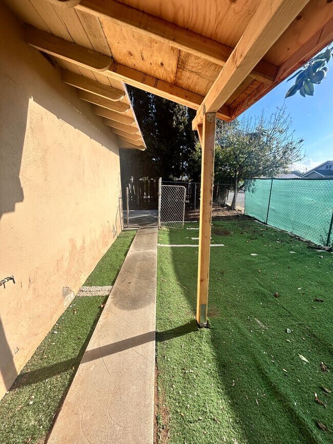 Foto del edificio - Single Story Home