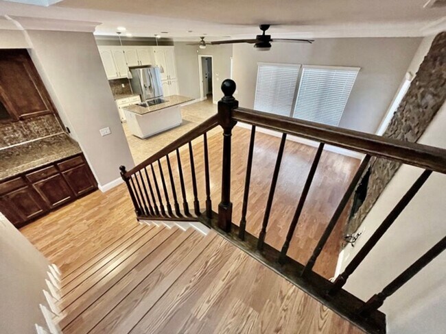 Foto del edificio - $3,500 Private pool, Solar Panels, 5 Bed, ...