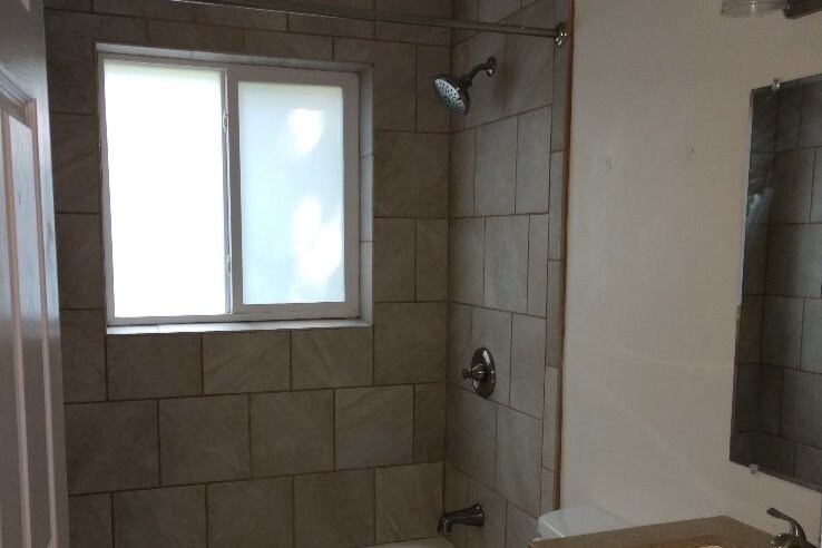 Bath - 1612 Dewey St