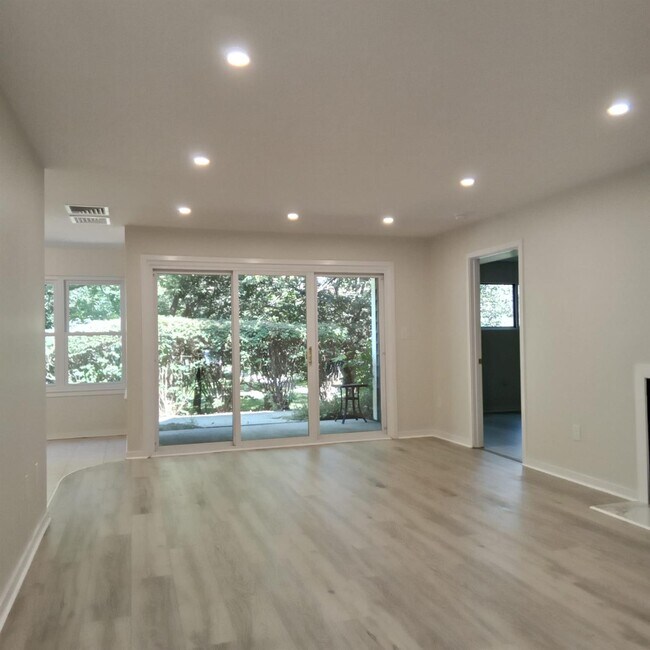 Foto del edificio - 707 Lenox Rd